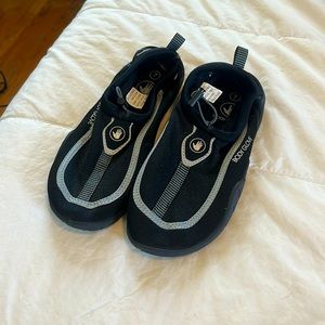 Body glove water shoes,size 7 women’s